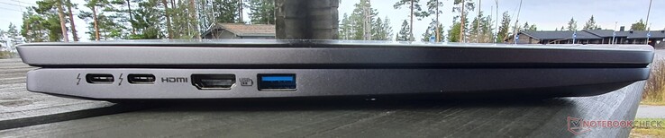 左边：2个Thunderbolt 4，HDMI 2.1，USB-A 3.2 Gen 1（5 Gbit/s）。
