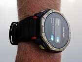 Amazfit T-Rex Dual Solar 在正面和背面都配备了太阳能电池。