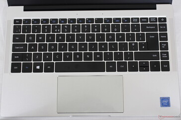 键盘不包括背光。键盘上的字母和符号也可能随着时间的推移而擦掉。