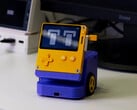 您只需花费约 120 美元就能制作自己的 Playdate PlayBot(图片来源:Guillaume Loquin)