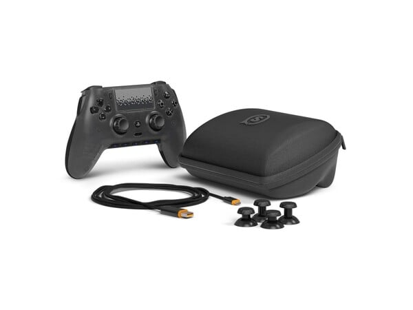 Scuf Omega 还附带了包括保护套在内的其他配件。