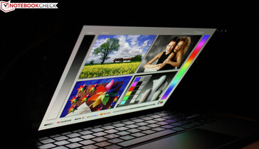 Vivobook 13 Slate的OLED显示屏的可视角度