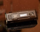 Nitecore 的 EDC37 手电筒（图片来源：Andreas Sebayang/Notebookcheck）