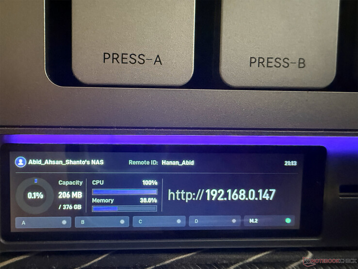 进行有线以太网连接后，内置显示屏会显示本地访问 IP