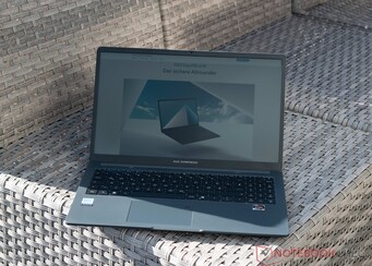 华硕 ExpertBook B1 户外