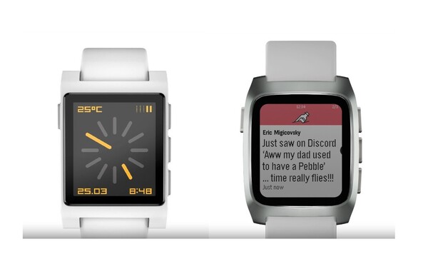 Pebble Time 2* 显示旧设计（左）和新设计。(图片来源：Eric Migicovsky/Core Devices）