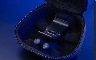 包装盒内还附有一个充电站(图片来源:华硕)