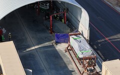 多辆特斯拉 Cybertrucks 被发现正在等待碰撞测试。(图片来源:@JoeTegtmeyer on X)