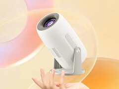 联想的 100M 投影机现已通过第三方零售商发售。(图片来源：联想）