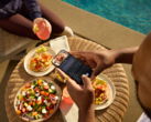 Oura Ring 用户可以将自己的食物照片上传到该品牌的应用程序，帮助他们了解自己的代谢健康状况。(图片来源：Oura）