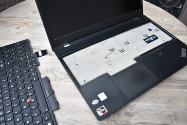 ThinkPad P15v第三代：可更换的键盘