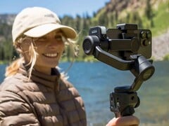 新型 Fluid Pro AI 云台可与 GoPro 动作相机、智能手机和重达 400 克的单反相机配合使用。(图片来源：GoPro）