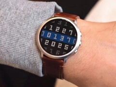 Pebble Round 2 的显示屏比 Pebble Time Round 大得多。(图片来源：Rebble）