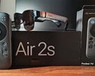 RayNeo Air 2s 与掌上电视的完美搭配(图片来源:Notebookcheck)