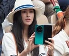 传闻中的 vivo X 折叠 6 在朱珠手中。