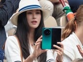 传闻中的 vivo X 折叠 6 在朱珠手中。
