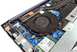 在标准配置下，VivoBook Pro 16 的风扇可将噪音水平保持在 40 dB(A) 以下。