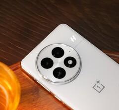 OnePlus 13（图片来源：Zhou Jiahuiang）