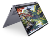 与价格较低的惠普 OmniBook X Flip 16 相比，新款 IdeaPad 2-in-1 16 更大、更重，而且速度往往更慢（图片来源：联想）