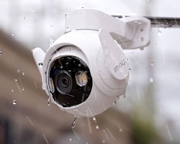 Imou 摄像机的防护等级为 IP66 或更高，可抵御暴雨、雪和泥浆的侵袭。(图片来源：Imou）