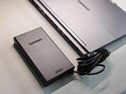 大型 300 瓦电源装置