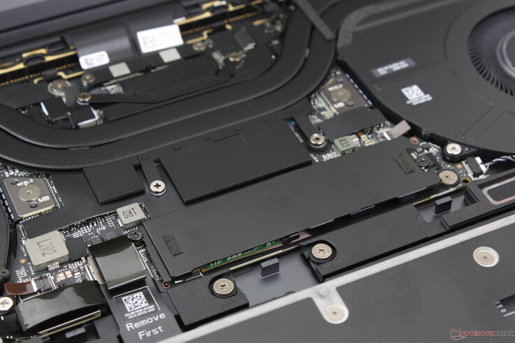 包括 SSD 散热片