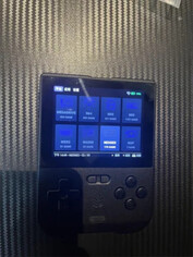(图片来源：via Joey's Retro Handhelds)