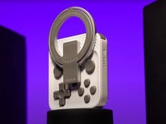 复古白的 Abxylute M4 Snap-On 移动控制器（图片来源：Abxylute）