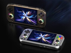 Anbernic RG477M 有青铜和银两种颜色。(图片来源：Anbernic）