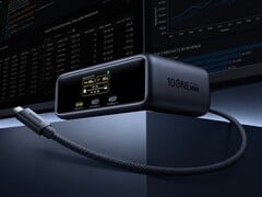 Baseus Spacemate RD1 Mini Dock 采用紧凑设计,大小与手机相仿。