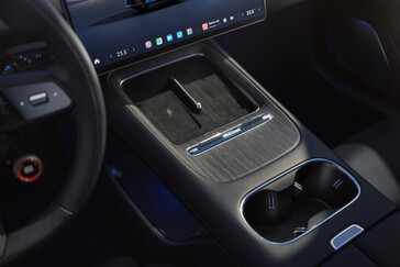 采用全新卡普里蓝配色的小米 SU7 (2026):这款电动运动轿车不仅仅是小改款。(图片来源:小米)