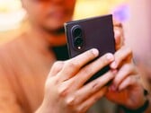 当温度过高时，三星Galaxy Z Fold8会将照片分辨率减半。