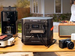 Jackery Explorer 1500 Ultra 电站可提供 1,800 瓦的连续输出功率，为电器和电子产品供电。(图片来源：Jackery）