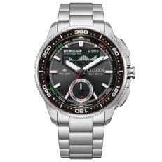 Citizen Promaster Wave Tracker JV3001-53E 的正面产品图,不锈钢表链、黑色表圈和模拟数字混合式游艇计时器表盘。