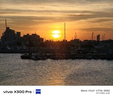 Vivo X300 Pro 85 mm 原始照明。