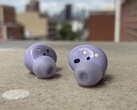 Galaxy Buds2明显比Galaxy Buds Pro便宜。(来源：Mike Andronico/CNN)