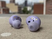 Galaxy Buds2明显比Galaxy Buds Pro便宜。(来源：Mike Andronico/CNN)