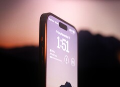 Apple iPhone 18 Pro 的冲孔可能会稍小一些。