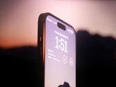 Apple iPhone 18 Pro 的冲孔可能会稍小一些。