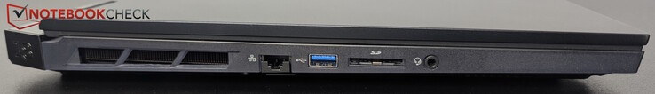 左：局域网、USB-A（10 Gbps）、SD 读卡器、耳机