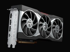 AMD Radeon RX 6800 XT 显卡特写渲染图，采用三风扇散热设计，银色护罩上有醒目的 Radeon 品牌标识。(图片来源：AMD）