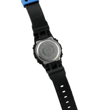 卡西欧 G-Shock DW5600TT25-1 后视图，显示表壳背面的雕刻。