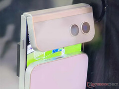 Asymmetric Flip 是蛤壳外形的一种奇特设计。(图片来源:Notebookcheck)