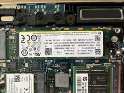 可更换 M.2 2280 固态硬盘（PCIe 4.0）