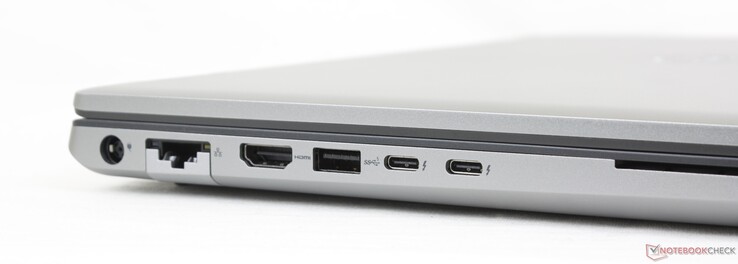 左边：AC适配器，千兆RJ-45，HDMI 2.1，USB-A 3.2，2个Thunderbolt 4 w/ Power Delivery + DisplayPort 1.4，智能卡阅读器