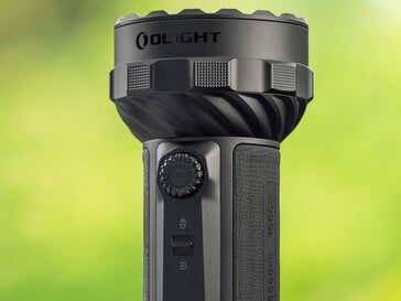 Olight Marauder 3 通过旋转拨盘和照明模式开关进行控制。