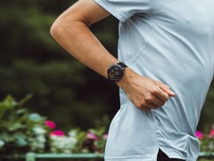 Polar Vantage V3 智能手表正在更新新固件。(图片来源：Polar）
