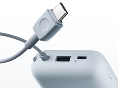 小米移动电源10000mAh口袋版有一个内置电缆。(图片来源:小米)