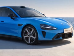 采用全新卡普里蓝配色的小米 SU7 (2026)：这款电动运动轿车不仅仅是小改款。(图片来源：小米）