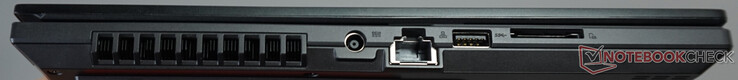 左侧端口：电源连接、LAN 端口（1 Gbit/s）、USB-A（5 Gbit/s）、SD 读卡器